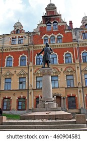 Vyborg, Russia - 19 July 2016: Monument To Torgils Knutsson And Old Town Hall. Knutsson Was Constable, Privy Council, And Virtual Ruler Of Sweden During The Early Reign Of King Birger Magnusson