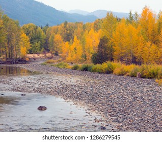 WA, Okanogan National Forest, Methow Valley, Methow River