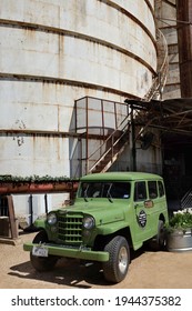 WACO, TEXAS - MARCH 19, 2018:  1953 Willys Wagon Jeep. The Restored Vehicle Is On Display At The Silos At Magnolia Market. 