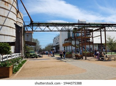 WACO, TEXAS - MARCH 19, 2018: Grounds At The Magnolia Market. Tourists And Shoppers Stroll The Grounds At The Popular Boutique Shops.