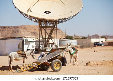 WADI HALFA, SUDAN - JANUARY 07,2010: Sudanese Peasant Repaires A Cart  In Border Town Wadi Halfa. Sudan Remains One Of The Least Developed Countries In The World.