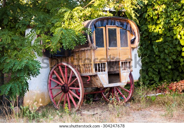 Wagon converted into a\
rural furniture.