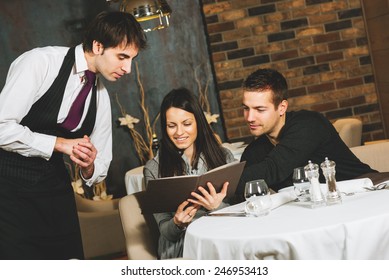 7,888 Couple restaurant waiter Images, Stock Photos & Vectors ...