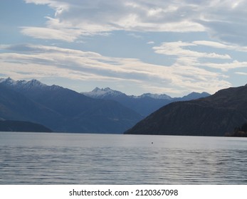 Wakaka Lake and mountains in New Zealand