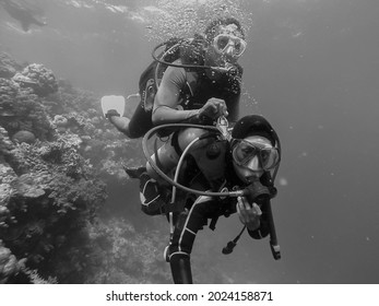 Wakatobi, May 2017. Diving instructor and students in underwater exercise. Scuba diving education and training in Tomia Island, Wakatobi, South Sulawesi, Indonesia 