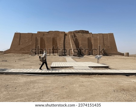 A walk in the great Ziggurat of Ur, Iraq. Imagine de stoc © 