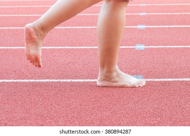 running barefoot on treadmill