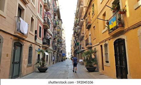 Walkway To La Barceloneta Beach