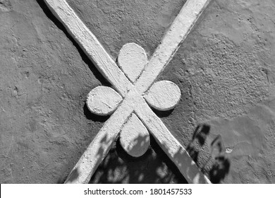 wall in black and white background with texture