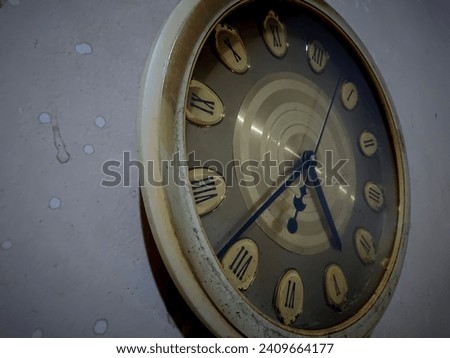 Wall clocks are often found in many homes. 