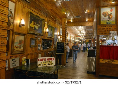 WALL, SOUTH DAKOTA, CIRCA OCTOBER 2015. From Its Humble Beginning As A Small Drug Store, Wall Drug Has Grown Into An International Tourist Attraction For An Otherwise Small Town In Rural South Dakota.