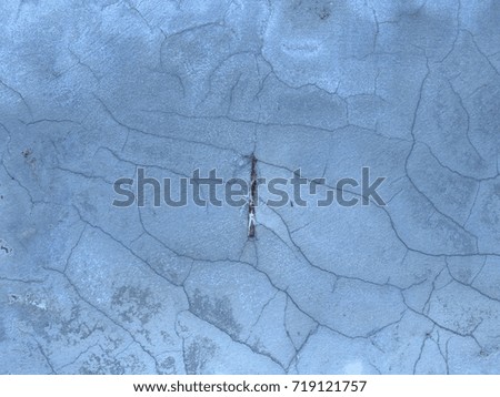 Wall surface outside the wall crack.