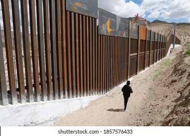 Wall That Divides The Border Between The City Of Juarez, The Texas Pass From The Mexican Side, Is The Rancho Anapra Colony, The Place Where Migrants Cross To The United States Illegally