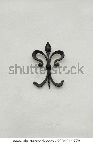 Wall ties are used to absorb tensile forces on the wall and are often made as decorative ties - as shown here in the form of a stylised lily.
