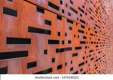 Walling panel made of weathering steel sheets (corten steel)