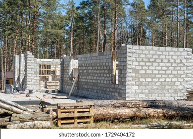 Walls Of A Residential Building Made Of Strong Aerated Concrete. The Construction Of A Private House In The Woods From White Aerated Concrete On The Foundation Of Usp Concrete Slab.