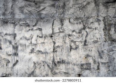 The walls of the Çankırı salt cave.