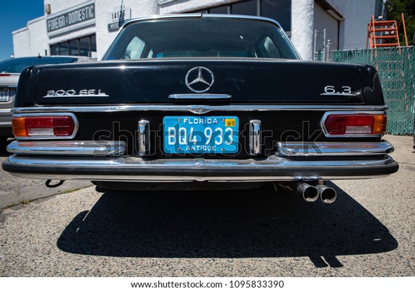 WALNUT GROVE, CA/U.S.A. - MAY 17, 2018: A photo of a\
navy blue vintage 300SEL Mercedes Benz sedan with a Florida antique\
license plate.  