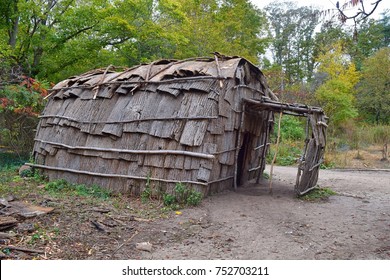 Wampanoag Nush Wetu Teepee Plymouth Massachusetts Stock Photo 752703211 ...