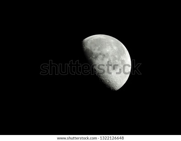 Waning Gibbous moon / Waning means that it is
getting smaller. Gibbous refers to the shape, which is less than
the full circle of a Full
Moon
