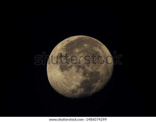 Waning Gibbous\
Moon Phase On August 17th\
2019