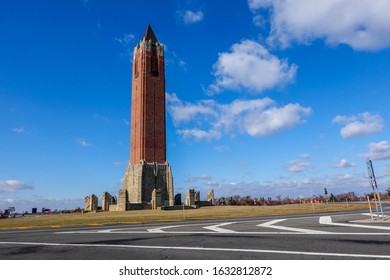 Wantagh, New York - January, 2020: The Jones Beach Water Tower Is Seen On The Wantagh Expressway At The Entrance To Jones Beach In Nassau County, New York