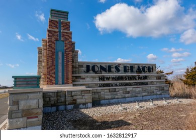 Wantagh, New York - January, 2020: This Sign Is Seen On The Wantagh Expressway At The Entrance To Jones Beach In Nassau County, New York