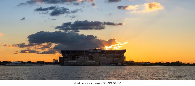 Wantagh, New York - June 15, 2021 : The Northwell Health At Jones Beach Theater During A Vibrant Colorful Sunset. 
