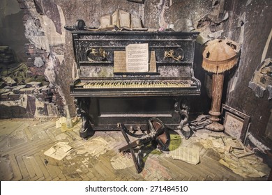 war piano broken obsolete bullet key old dirt