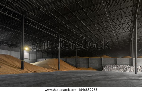 Warehouse with bulk\
grain and bags in\
storage