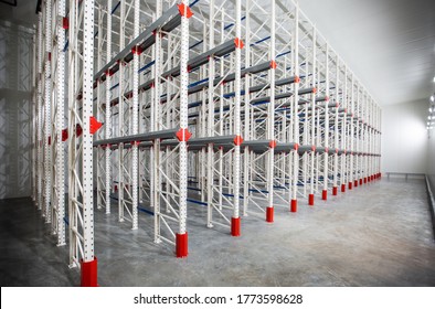 Warehouse Cantilever Racking Systems For Storage Aluminum Pipe Or Profiles. Pallet Rack And Industrial Warehouse Racking. Steel Profiles. Interior Of Empty Big Huge Warehouse.