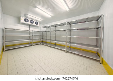 Warehouse Freezer, Cold Storage.
Refrigeration Chamber For Food Storage.