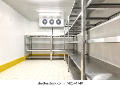 Warehouse freezer, Cold storage.
Refrigeration chamber for food storage.