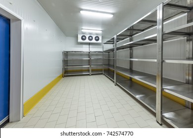 Warehouse Freezer, Cold Storage.
Refrigeration Chamber For Food Storage.