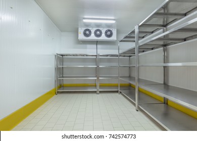 Warehouse Freezer, Cold Storage.
Refrigeration Chamber For Food Storage.