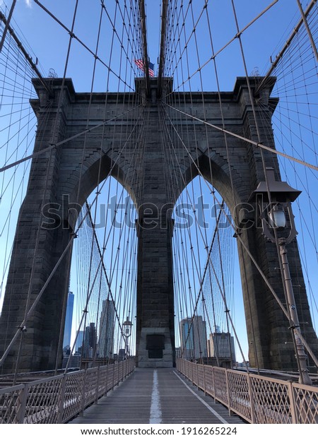 Warm day walking the\
Brooklyn Bridge