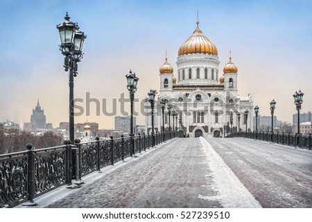 Warm mood of a cold winter on the Patriarchal bridge in Moscow near Christ the Savior Cathedral