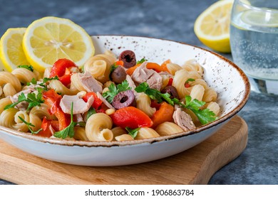  Warm Pasta Salad With Tuna, Roasted Red Pepper And Pine Nuts