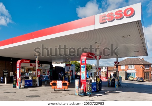 Warminster, Wiltshire, UK -\
29 September 2021: An ESSO Petrol Station in East Street,\
Warminster, England, with no petrol due to a nationwide petrol\
tanker driver\
shortage