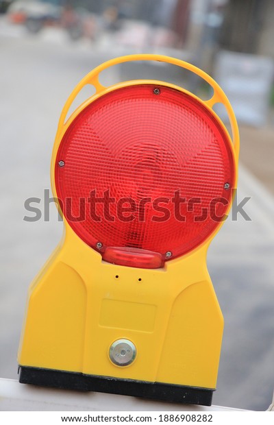 \
Warning light at a\
construction site