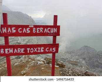 Warning sign - beware of toxic gas!