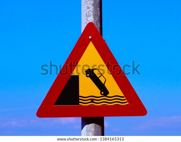 Warning sign car danger\
hazard