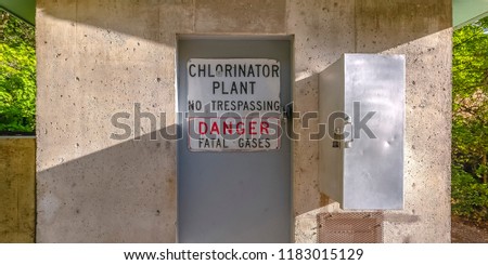 Warning sign on a Chlorinator Plant Foto d'archivio © 