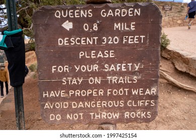 Warning Sign At The Queens Garden Hiking Trailhead In Bryce Canyon National Park