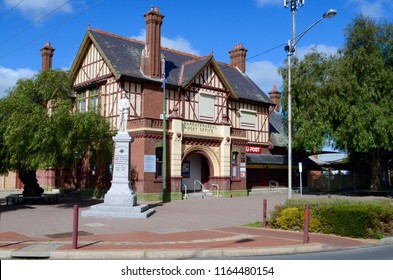 Warracknabeal, Victoria, Australia. August 2018. A Memorial Statue Remembering Those Lost In The First World War Stands In Front Of The Post Office In The Rural Town Of Warracknabeal In Victoria.