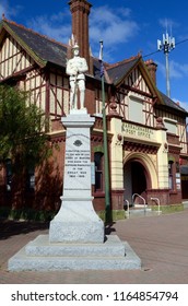 Warracknabeal, Victoria, Australia. August 2018. A Memorial Statue Honoring Those Who Served In The First World War Stands Outside The Post Office In The Rural Victorian Town Of Warracknabeal.