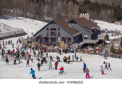 174 Crowded ski area Images, Stock Photos & Vectors | Shutterstock