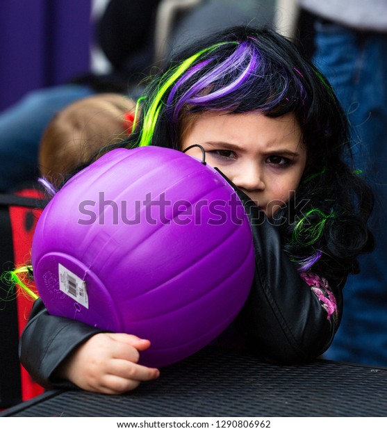 Warrenton Virginiausa102818 Little Girl Purple Hair Stock Photo