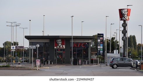 Warrington, Cheshire UK - August 28 2022: KFC At Junction Nine Retail Park, Hawleys Lane. Winwick Road.