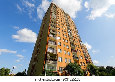 Warsaw, Poland - August 21, 2021: A Tall Block Of Flats Where Many Families Are Housed Is Seen With A Flash Of Sunlight In One Of The Windows. This Building Is In Goclaw Housing Estate.